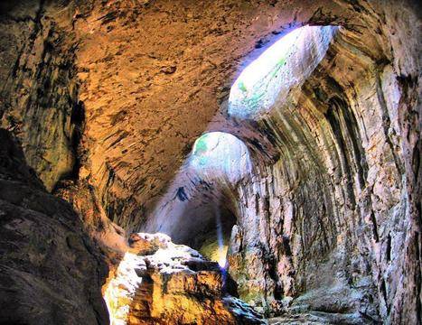 Пещера Проходна и Ловеч