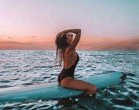 Секси бански костюми с разрези, които ще са модерни това лято