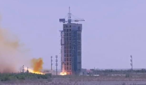 УСПЕХ: Китай изстреля четвъртия си спътник Тянхуй