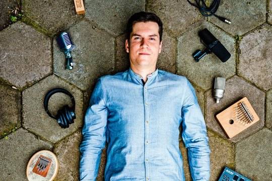 Музикантът Павел Терзийски прави меланхолията да звучи красиво (видео)