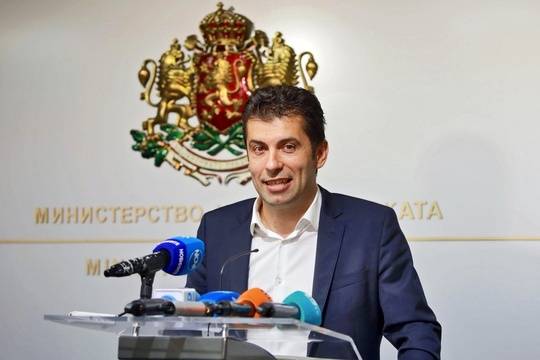 За дявола, детайлите, малките камъчета и българската Конституция