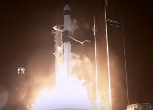 УСПЕХ: Американският товарен кораб Карго Драгън 2 излетя към МКС!