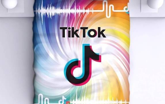 Ватирано шалте – кувертюра 3 размера – за феновете на най-новата социална мрежа Tik Tok