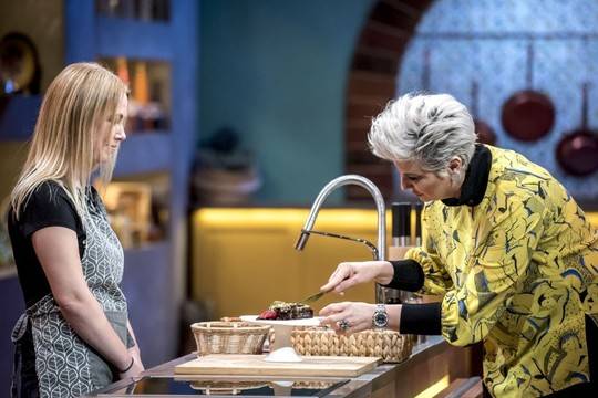 Жената на министър Петков работи в сладкарница си и прави безглутенови торти