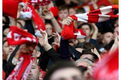 Спечелете 60 футболни фланелки и 300 оригинални шала Liverpool FC