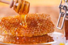 Мед или Захар: Какво да изберем ?