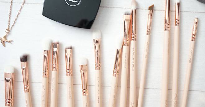 Как да почистваме четките и продуктите си за грим