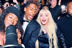 Мадона с изненадващо изпълнение по улиците на Ню Йорк (Видео)