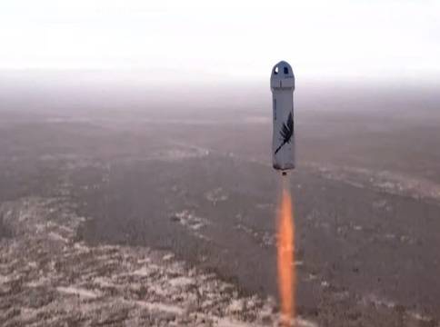 УСПЕХ: Космическият кораб Ню Шепърд изведе в космоса четирима души, сред които бе актьорът Уилям Шатнър!