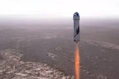 УСПЕХ: Космическият кораб Ню Шепърд изведе в космоса четирима души, сред които бе актьорът Уилям Шатнър!