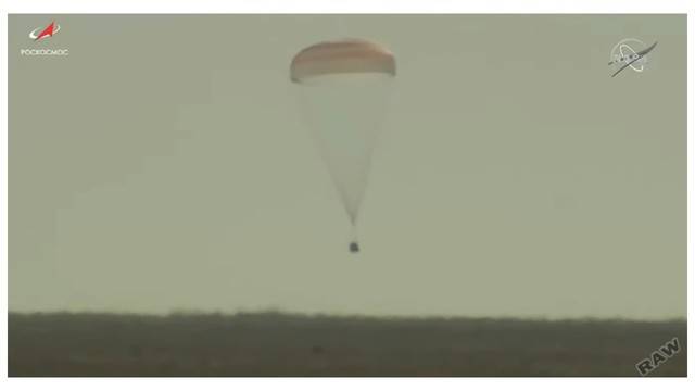 УСПЕХ: Пилотираният кораб Союз МС-18 с първия киноекипаж се завърна на Земята!