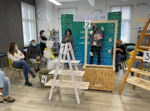 ПРОТОТИПИ НА ВЕРТИКАЛНИ ГРАДИНИ ПРЕДСТАВИХА ДНЕС СТУДЕНТИ В SOFIALAB