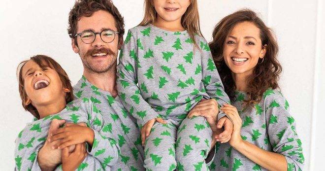 Сладки коледни пижами за цялото семейство