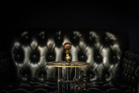 Всичко, което трябва да знаете за класическия диван Chesterfield