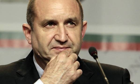 Притихнали в очакване: цяла България сега вази гледа, господин Президент!