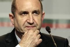 Притихнали в очакване: цяла България сега вази гледа, господин Президент!