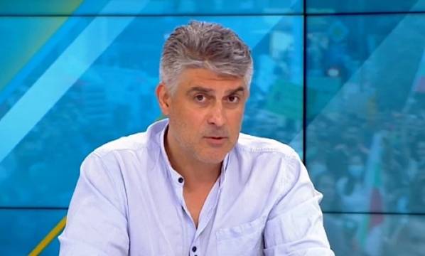 Росен Йорданов: Радев винаги изпънат, проф. Герджиков действа експанзивно, тогата на Панов „най-нерентабилната“ униформа