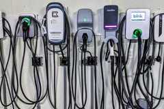 Избор и монтиране на правилната зарядна станция за електромобил