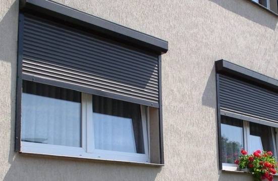 Как да изберем правилните ролетни щори за пвц прозорци?