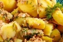 Картофи с риба тон, майонеза и лук