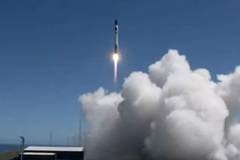 УСПЕХ: Американската ракета Електрон изведе спътници в орбита, първата степен се върна успешно!