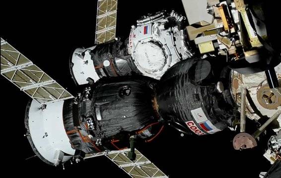 УСПЕХ: Новият руски модул Причал се скачи с МКС!