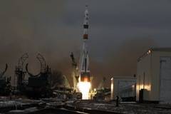 УСПЕХ: Пилотираният кораб Союз МС-20 с професионален космонавт и двама туристи излетя към МКС!