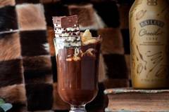 Спечелете машина за горещ шоколад и чаши за шоколад от Baileys