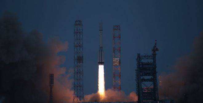 УСПЕХ: Руска ракета Протон-М въведе в геостационарна орбита два спътника Експрес!