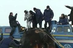 УСПЕХ: Пилотираният кораб Союз МС-20 с професионален космонавт и двама туристи се завърна на Земята!
