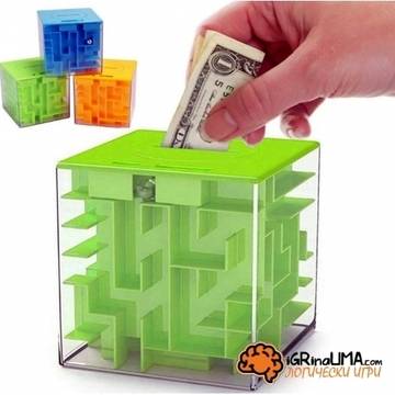 Лабиринт под формата на куб, като едната му страна е касичка