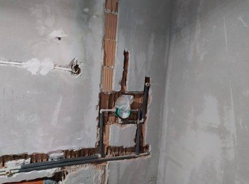 Спешна ВиК услуга. Обадете се на водопроводчик