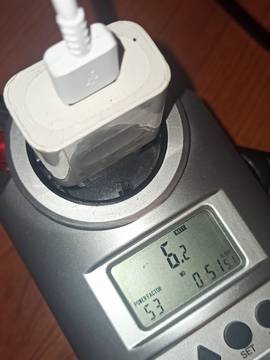 Колко ток харчи зарядно за телефон