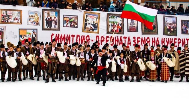 18 кукерски групи ще дефилират в Симитли тази събота