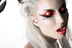 Подходящият грим за блондинки или как да се гримира една руса дама