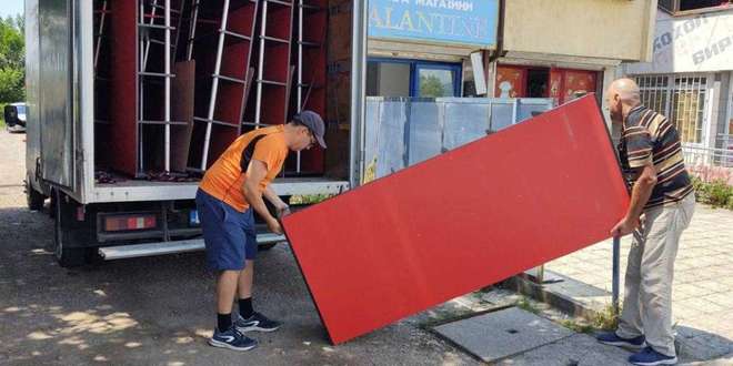 Хамалски услуги в София или помощ от приятели – кое да изберем?