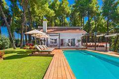 The White Villa 4 *