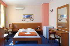 Acropole Piraeus 3 *