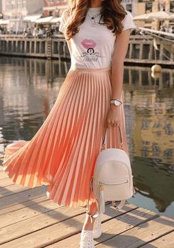 Плисирана пола – какво да носите с нея през пролетта и лятото