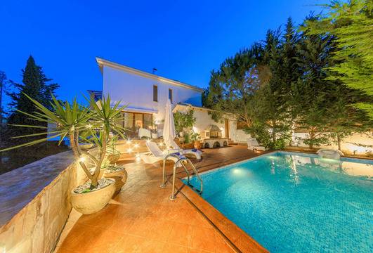 Ark Luxury Villa 4 *