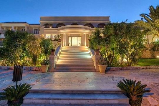 Bitzaro Grande Hotel 3 *