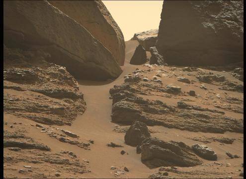 Марсоходът на НАСА Пърсъвиърънс постави нов рекорд по изминато разстояние на Марс в рамките на ден!