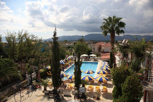 Daisy Apartments 3 *