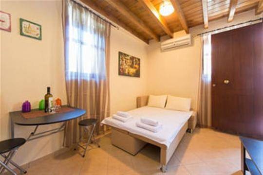 3 CHARITES OLD TOWN 3 *