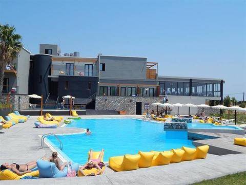 Ampelia Beach 3 *