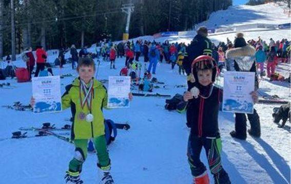 Малки скиори от Ски клуб „Разлог“ грабнаха два сребърни и един бронзов медал на купа „Боби Мавриков“ в Банско