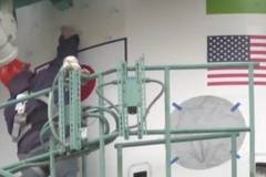 Смях: техниците на Роскосмос заличиха чуждестранните знамена върху ракетата Союз с американски лепенки