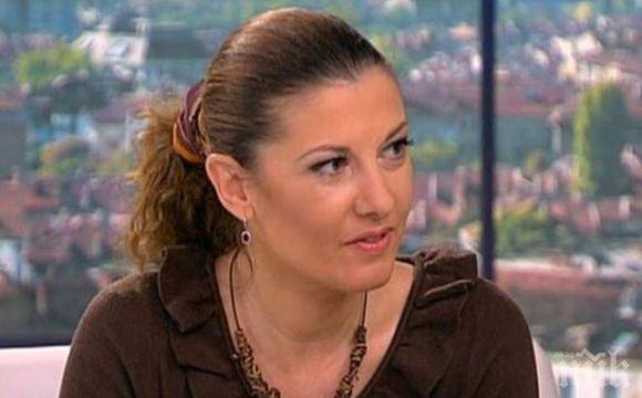 Миролюба Бенатова: Срещата на Путин със стюардесите трябва да се гледа. Как „топло“ обяснява, че Украйна си е виновна за…