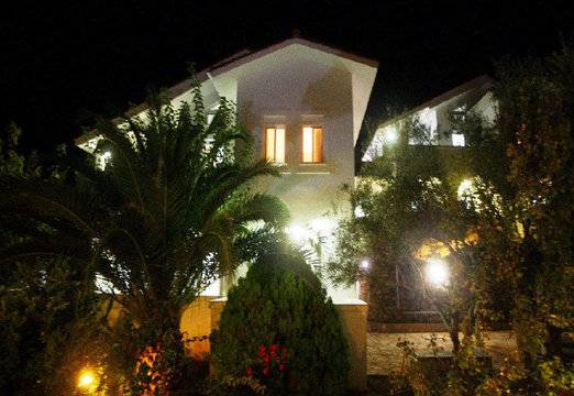 Aris Villas 3 *