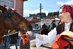 Тропот на коне огласи центъра на Бачево на Тодоровден (ВИДЕО)